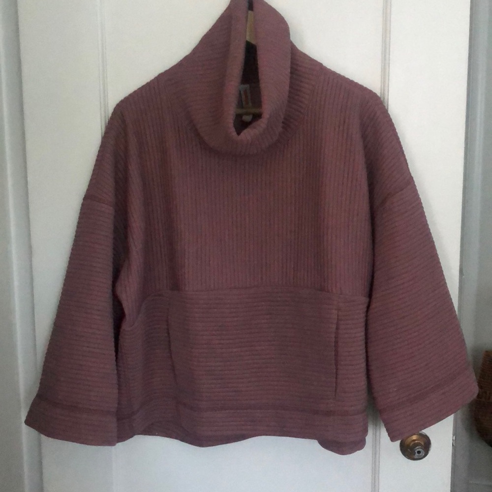 Lucy activewear swing sweat top